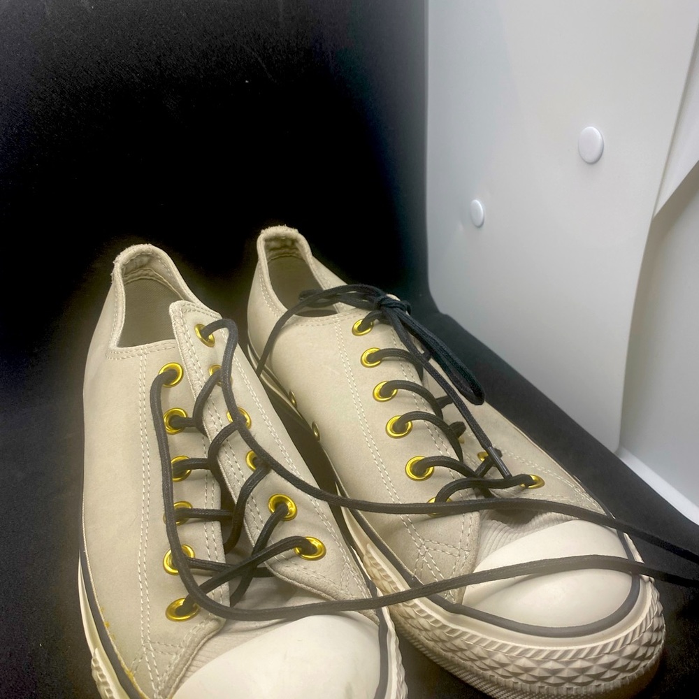 Grey leathered converse